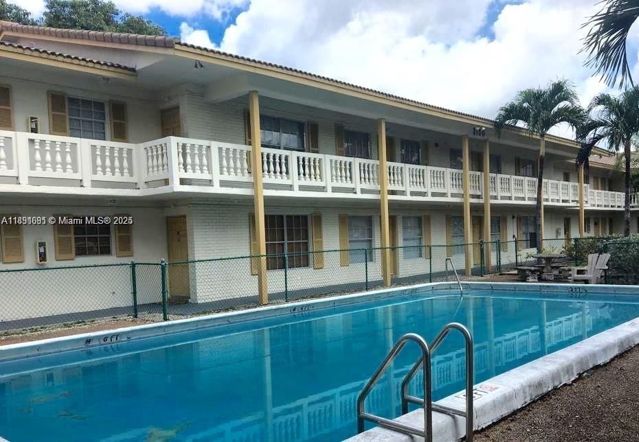 Active With Contract: $170,000 (2 beds, 2 baths, 1167 Square Feet)