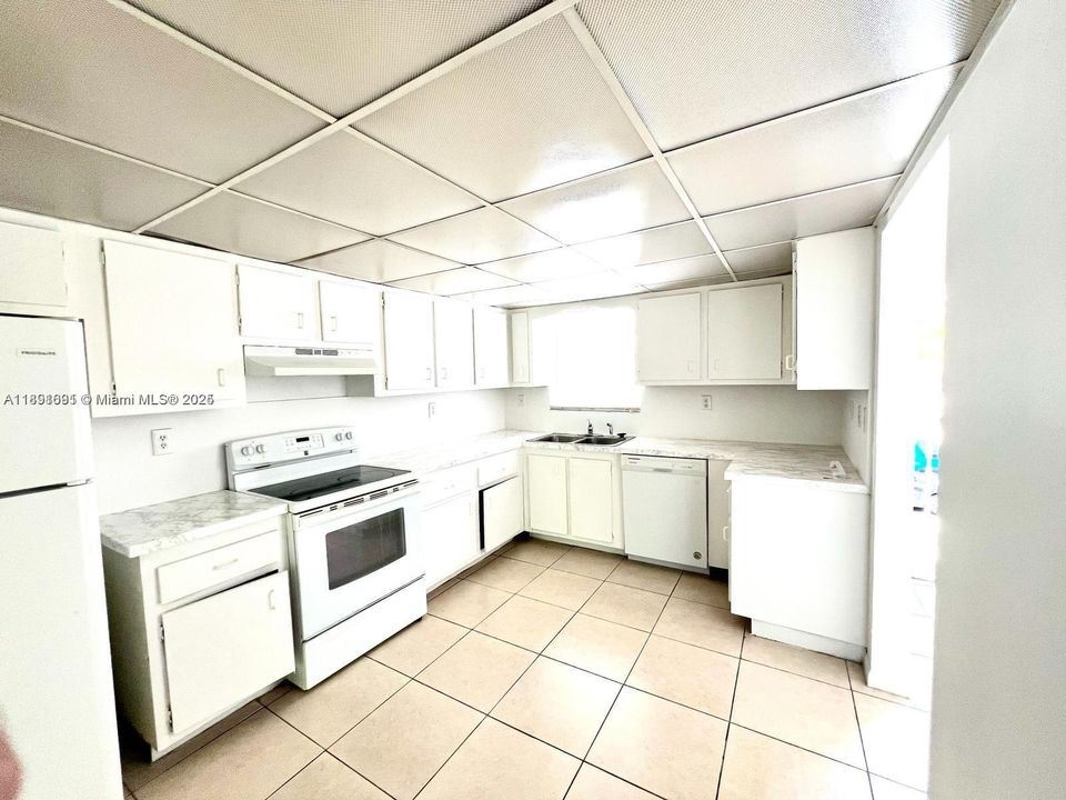 Active With Contract: $170,000 (2 beds, 2 baths, 1167 Square Feet)