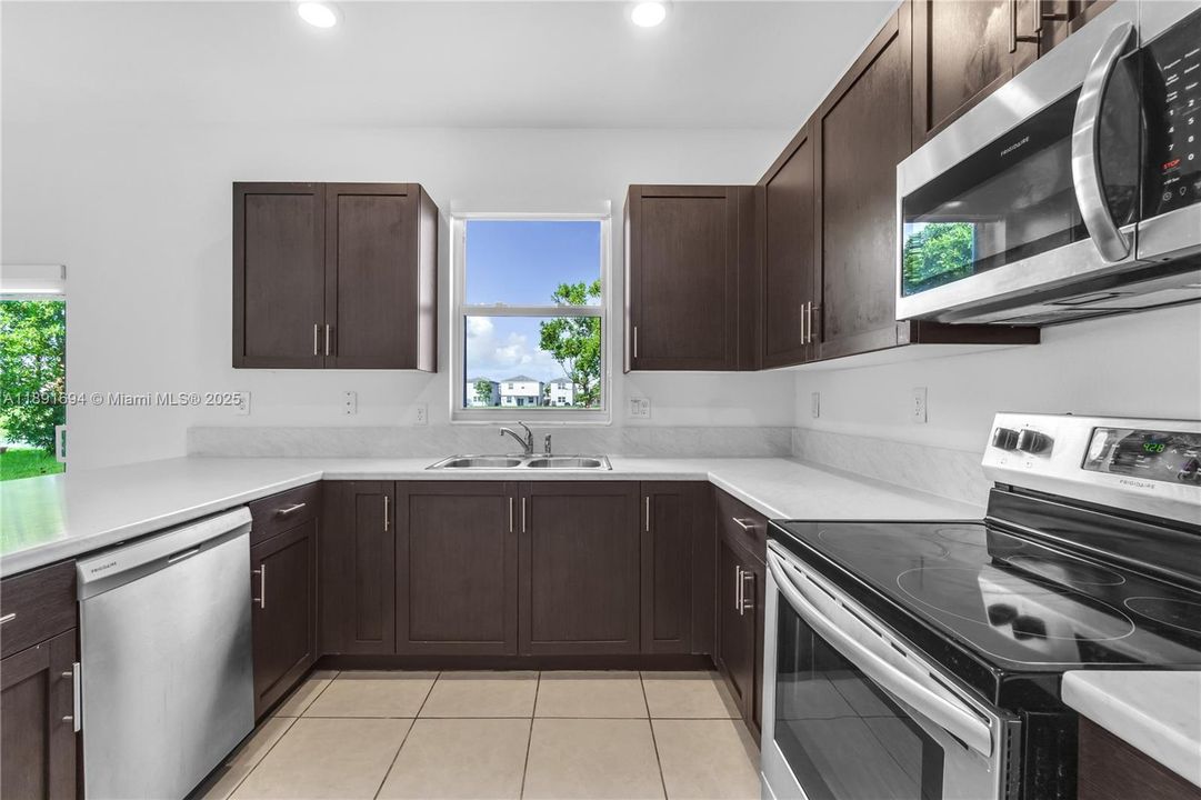 待售: $535,000 (4 贝兹, 3 浴室, 2451 平方英尺)