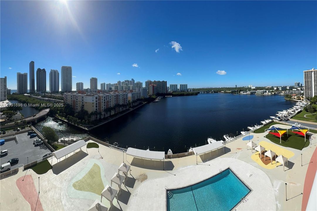 Под контрактом: $479,900 (2 спален, 2 ванн, 1286 Квадратных фут)