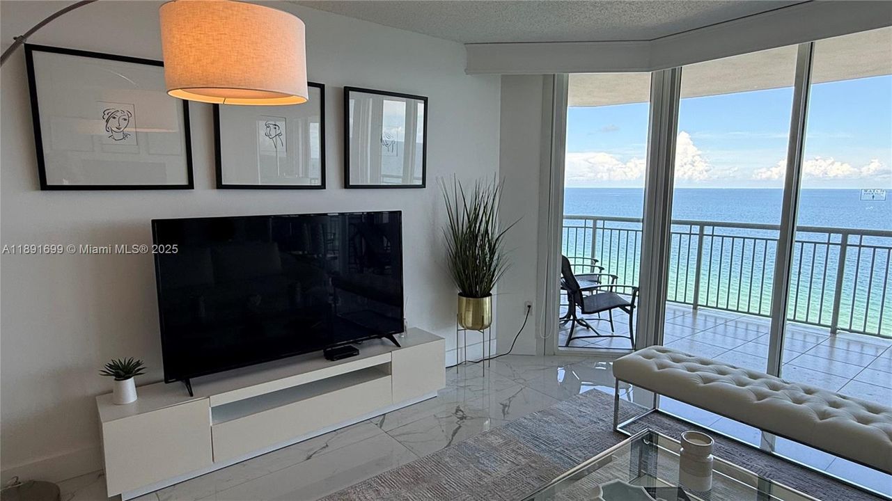 Active With Contract: $7,500 (2 beds, 2 baths, 1470 Square Feet)