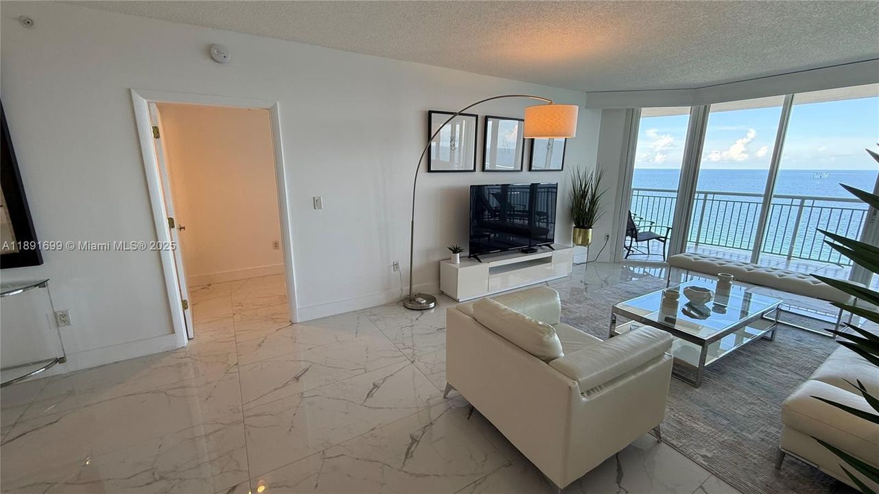 Active With Contract: $7,500 (2 beds, 2 baths, 1470 Square Feet)