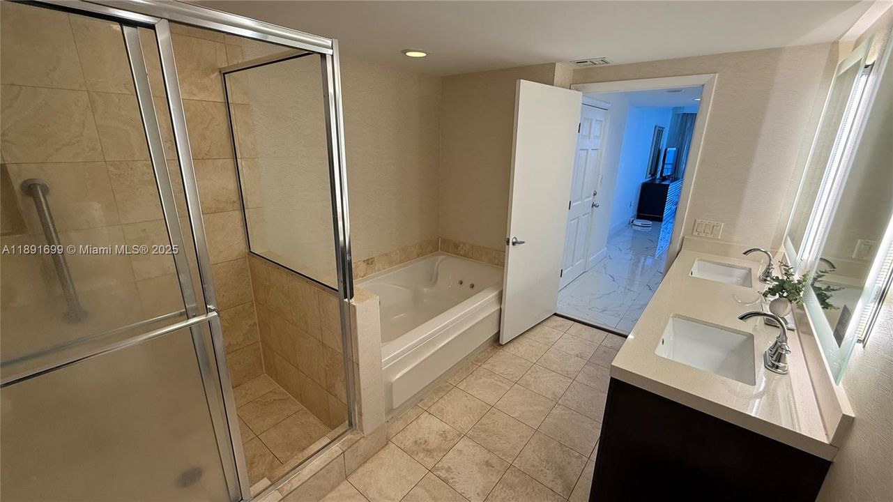 Active With Contract: $7,500 (2 beds, 2 baths, 1470 Square Feet)