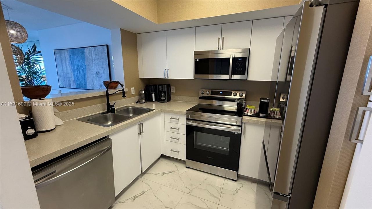 Active With Contract: $7,500 (2 beds, 2 baths, 1470 Square Feet)