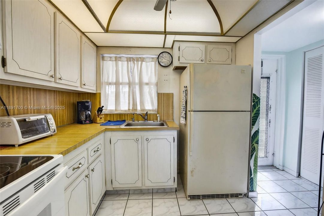 На продажу: $59,500 (1 спален, 1 ванн, 620 Квадратных фут)