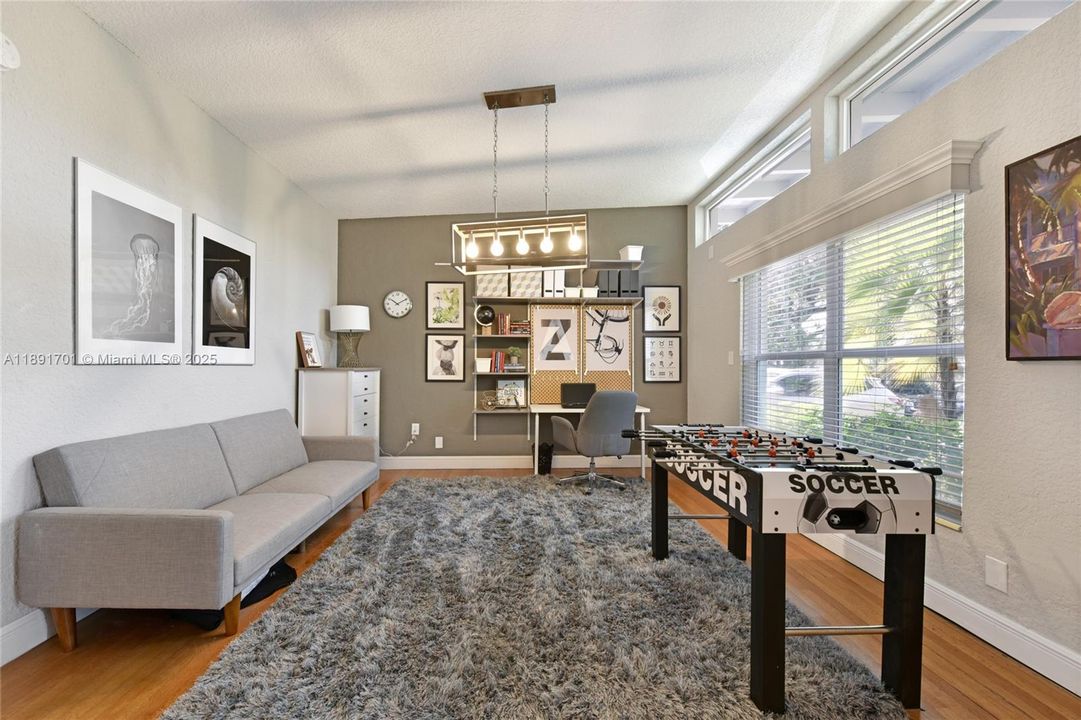 出租: $5,000 (3 贝兹, 3 浴室, 2735 平方英尺)