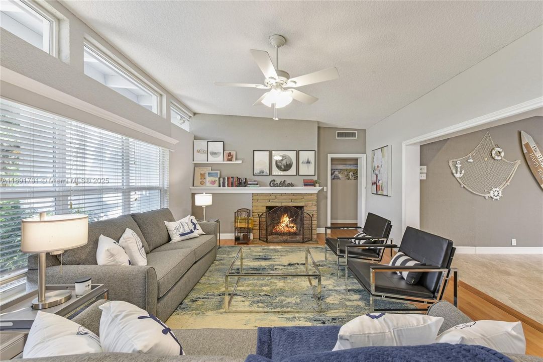 出租: $5,000 (3 贝兹, 3 浴室, 2735 平方英尺)