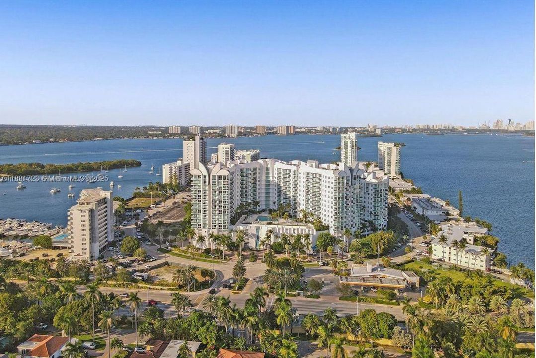 Active With Contract: $3,550 (2 beds, 2 baths, 1223 Square Feet)