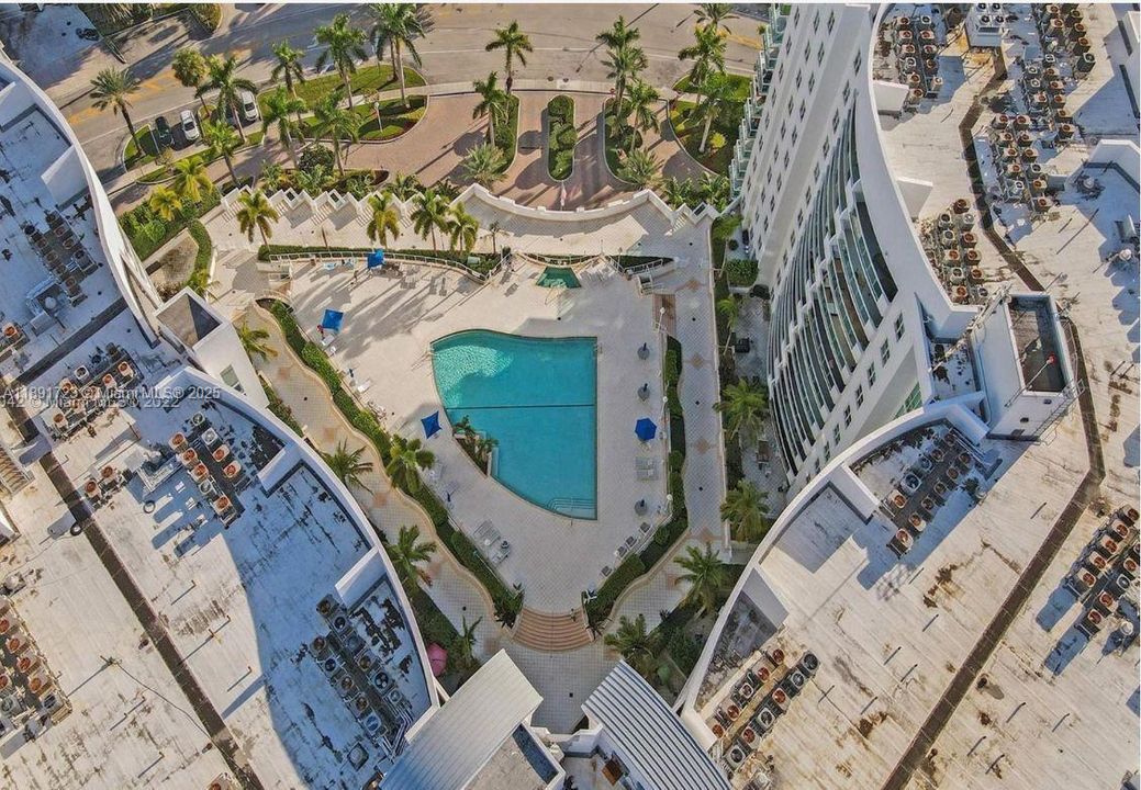 Active With Contract: $3,550 (2 beds, 2 baths, 1223 Square Feet)