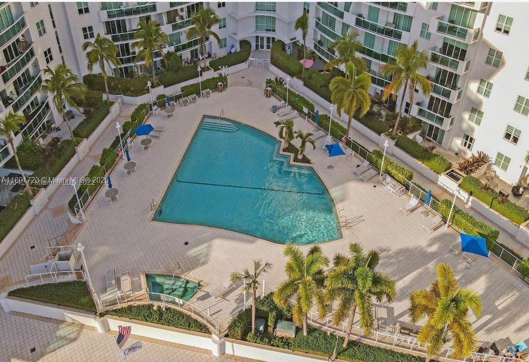 Active With Contract: $3,550 (2 beds, 2 baths, 1223 Square Feet)