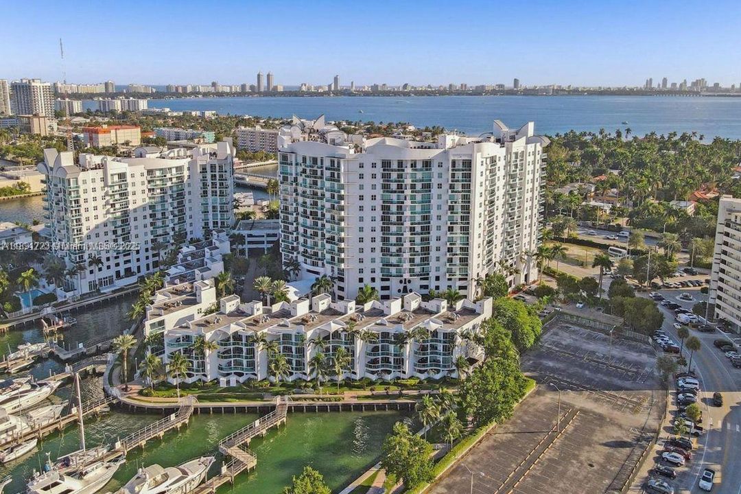 Active With Contract: $3,550 (2 beds, 2 baths, 1223 Square Feet)