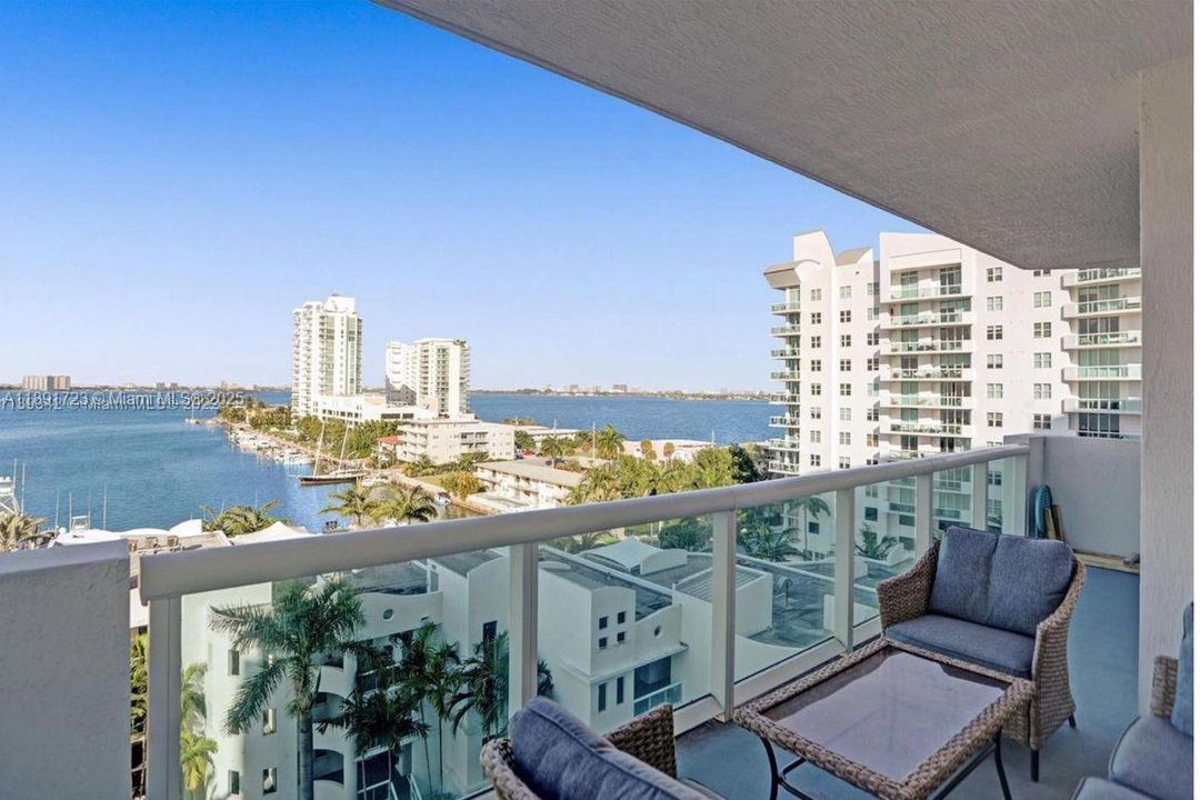 Active With Contract: $3,550 (2 beds, 2 baths, 1223 Square Feet)