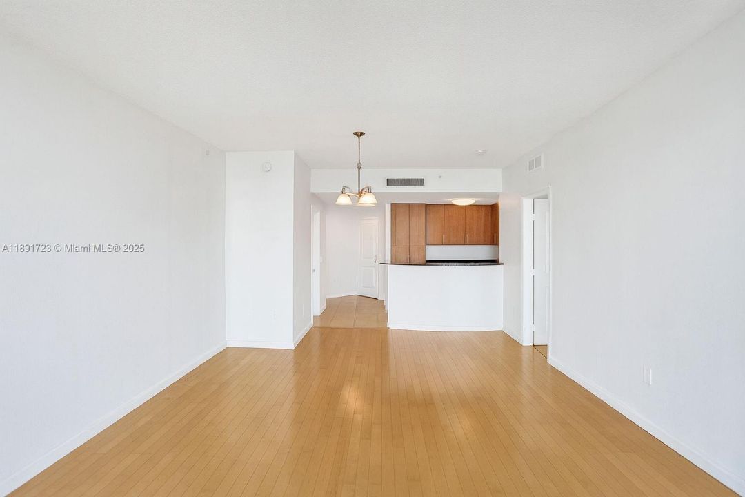 Active With Contract: $3,550 (2 beds, 2 baths, 1223 Square Feet)