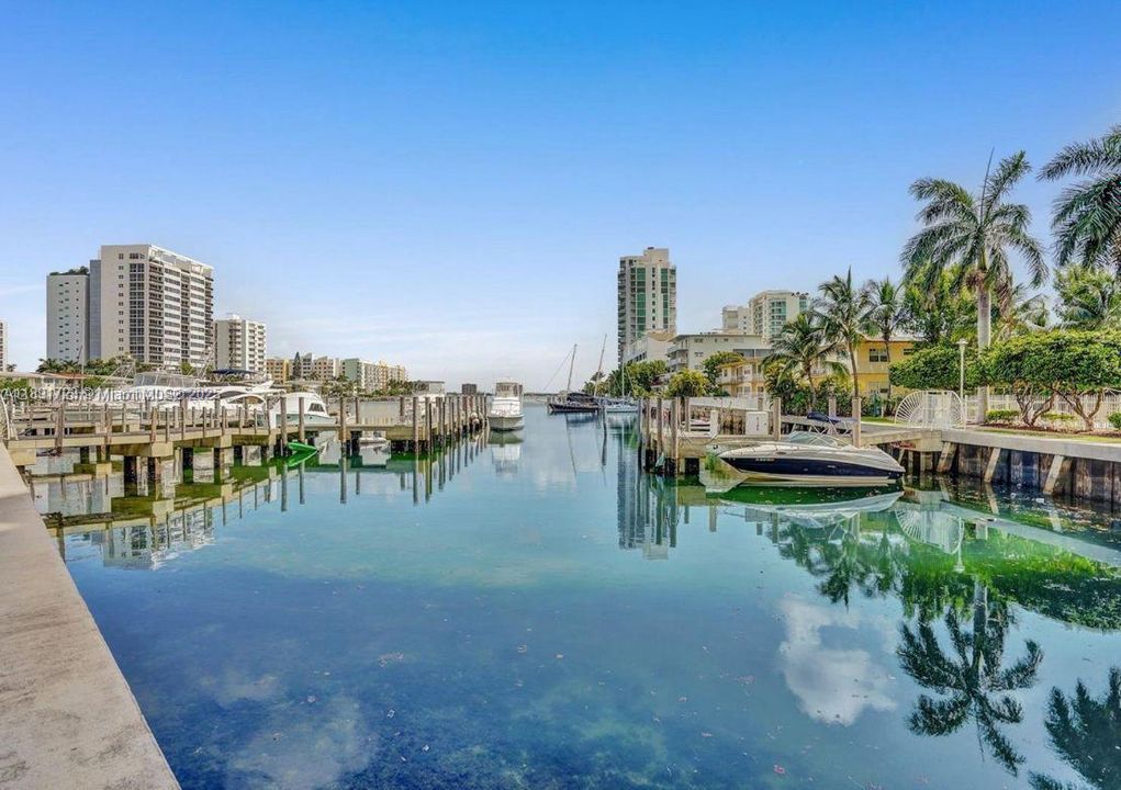 Active With Contract: $3,550 (2 beds, 2 baths, 1223 Square Feet)