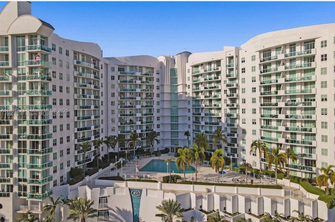 Active With Contract: $3,550 (2 beds, 2 baths, 1223 Square Feet)