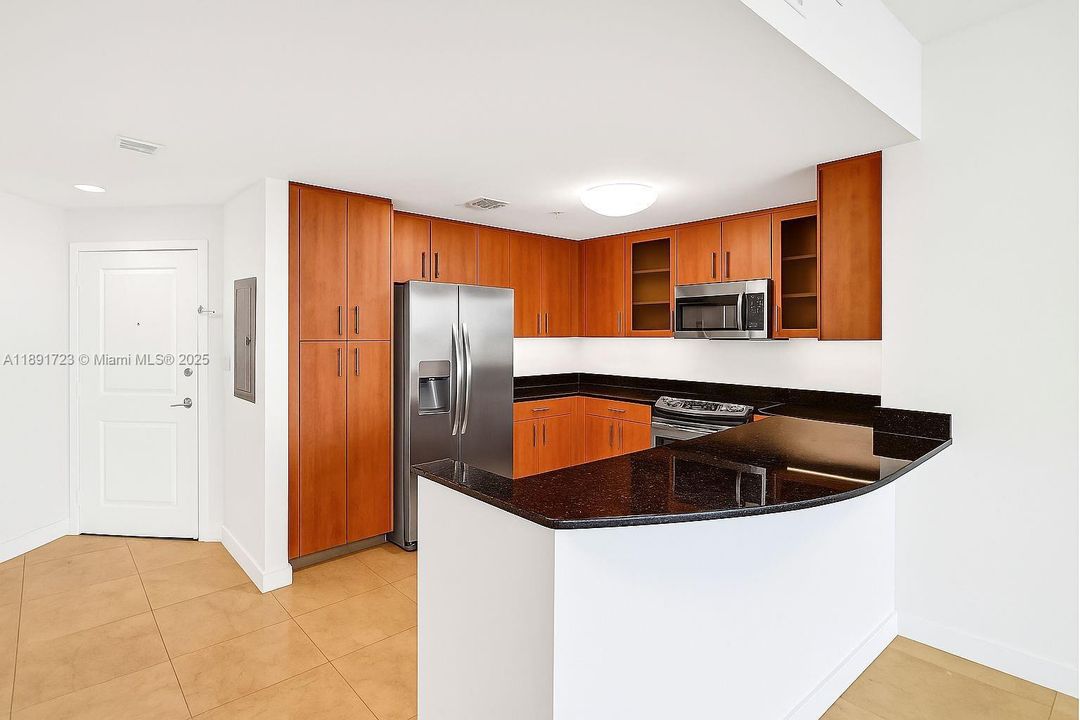 Active With Contract: $3,550 (2 beds, 2 baths, 1223 Square Feet)