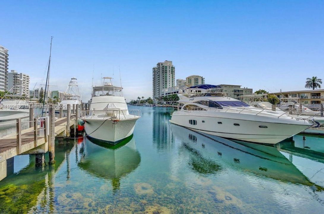 Active With Contract: $3,550 (2 beds, 2 baths, 1223 Square Feet)