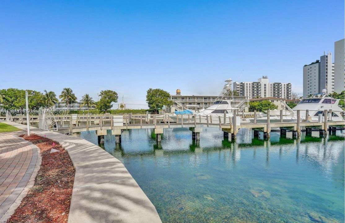 Active With Contract: $3,550 (2 beds, 2 baths, 1223 Square Feet)