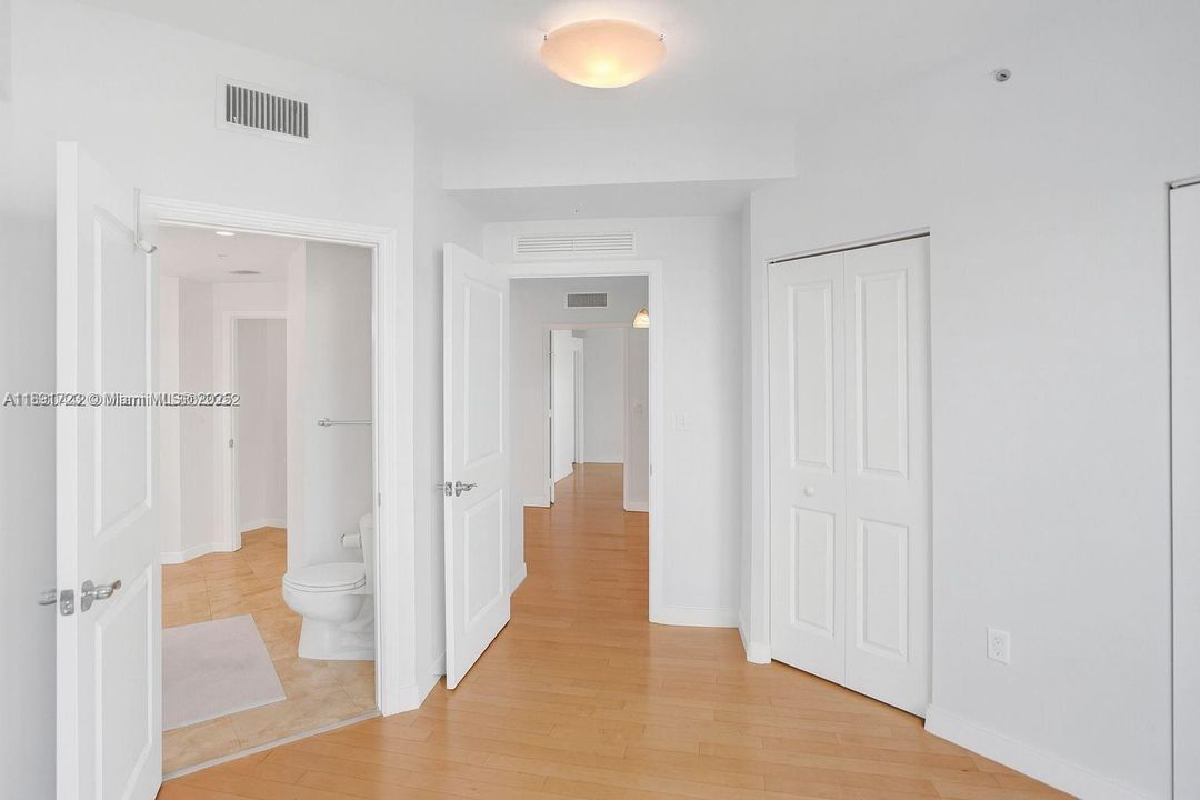 Active With Contract: $3,550 (2 beds, 2 baths, 1223 Square Feet)