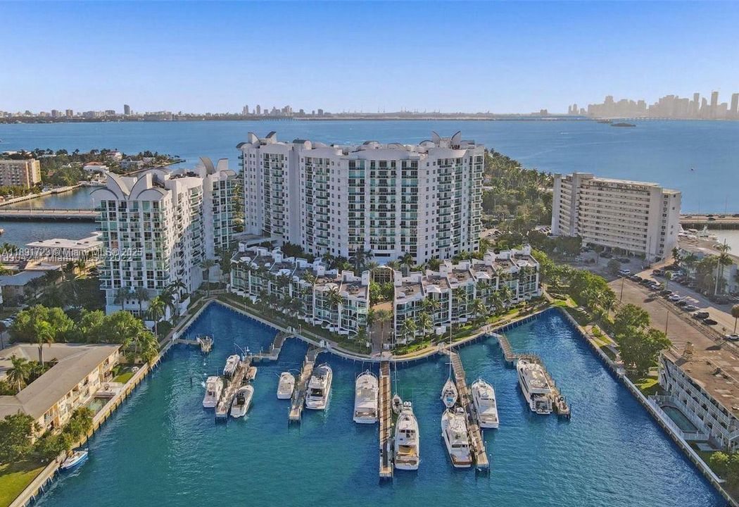 Active With Contract: $3,550 (2 beds, 2 baths, 1223 Square Feet)