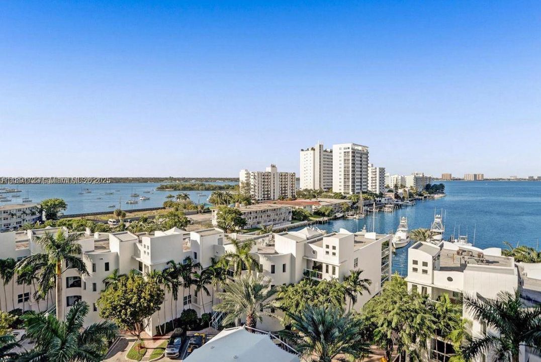 Active With Contract: $3,550 (2 beds, 2 baths, 1223 Square Feet)