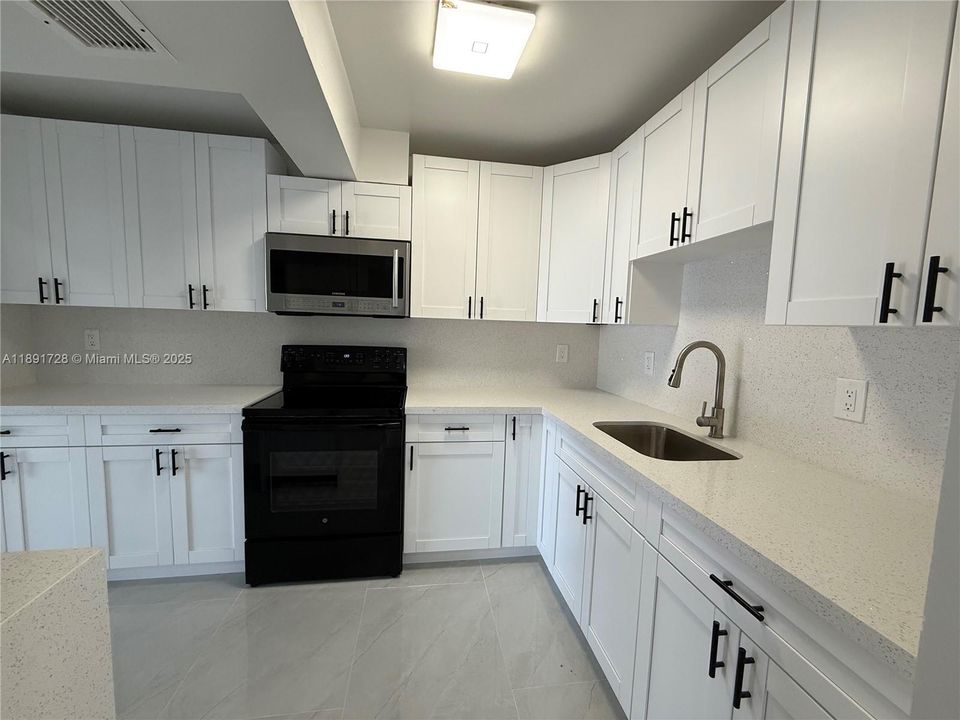 На продажу: $380,000 (3 спален, 1 ванн, 1058 Квадратных фут)