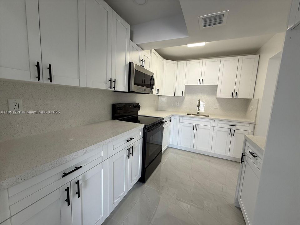 На продажу: $380,000 (3 спален, 1 ванн, 1058 Квадратных фут)