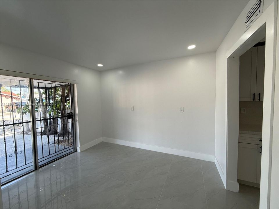 На продажу: $380,000 (3 спален, 1 ванн, 1058 Квадратных фут)