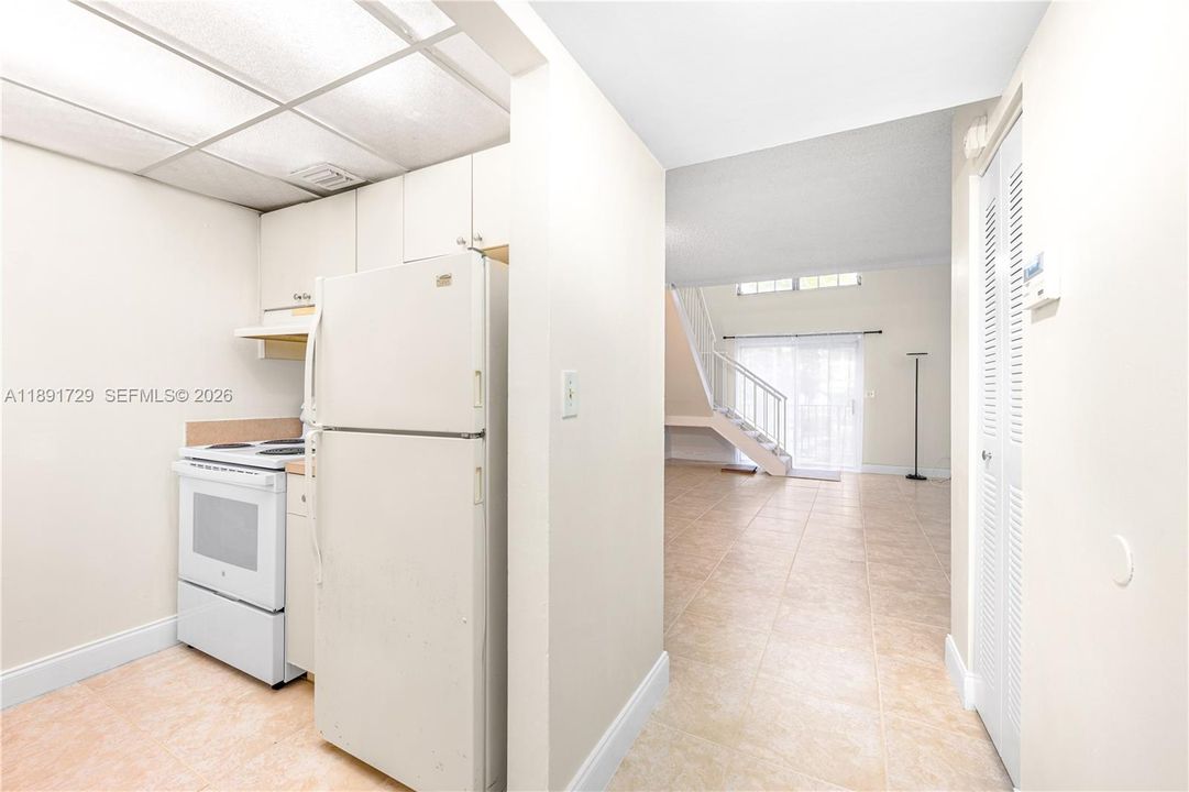 合同活跃: $210,000 (1 贝兹, 1 浴室, 801 平方英尺)