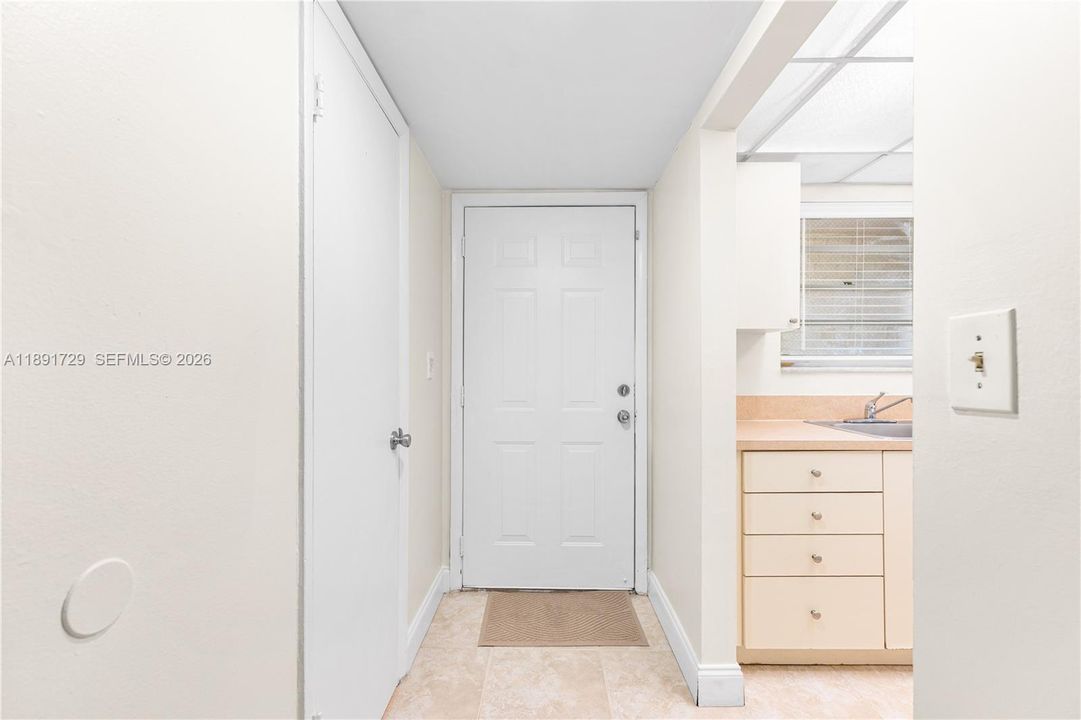 合同活跃: $210,000 (1 贝兹, 1 浴室, 801 平方英尺)