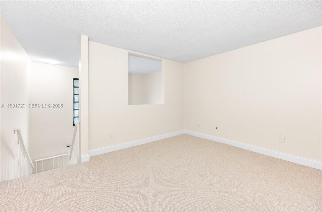 合同活跃: $210,000 (1 贝兹, 1 浴室, 801 平方英尺)