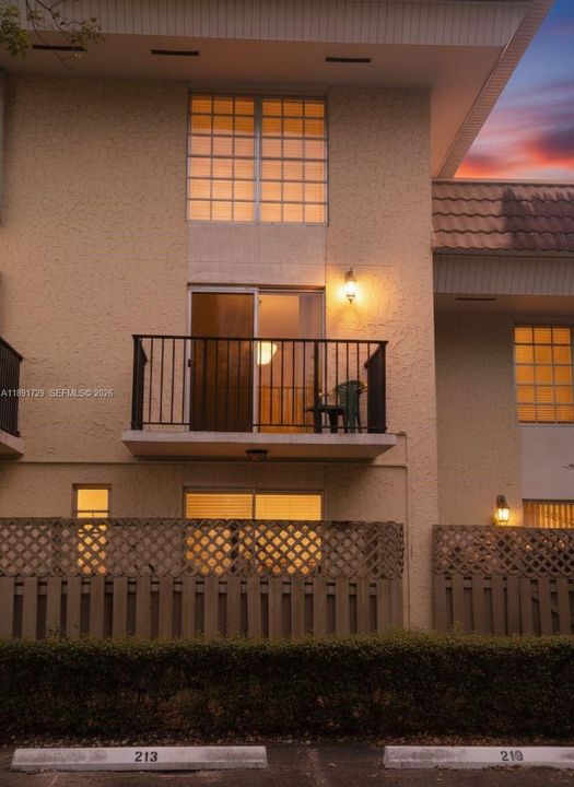 合同活跃: $210,000 (1 贝兹, 1 浴室, 801 平方英尺)