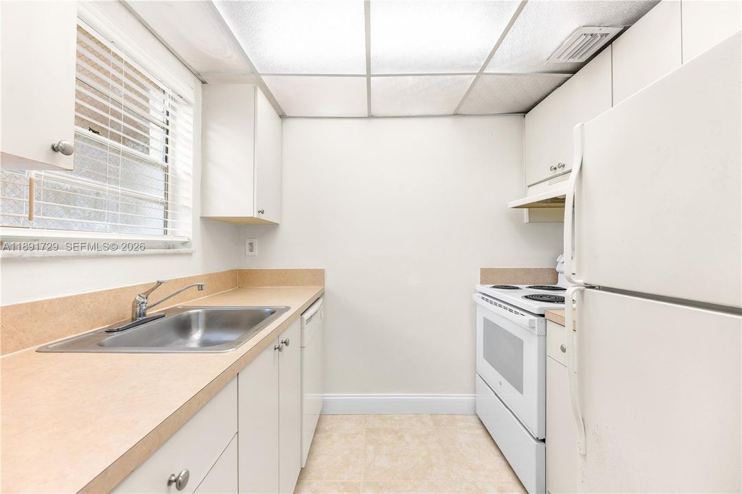 合同活跃: $210,000 (1 贝兹, 1 浴室, 801 平方英尺)