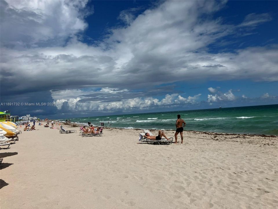 For Sale: $465,000 (1 beds, 1 baths, 410 Square Feet)