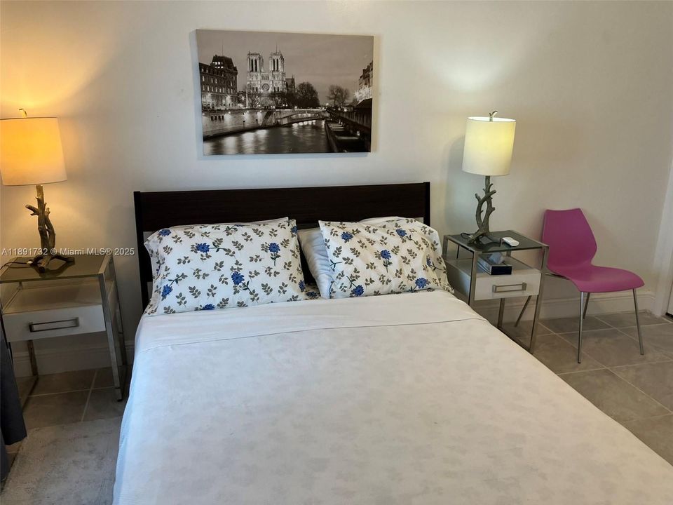 For Sale: $465,000 (1 beds, 1 baths, 410 Square Feet)