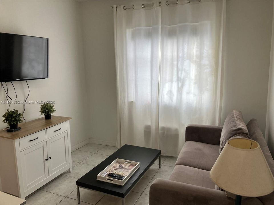 For Sale: $465,000 (1 beds, 1 baths, 410 Square Feet)