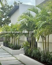 Active With Contract: $1,599 (1 beds, 1 baths, 3296 Square Feet)