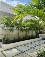 Active With Contract: $1,599 (1 beds, 1 baths, 3296 Square Feet)