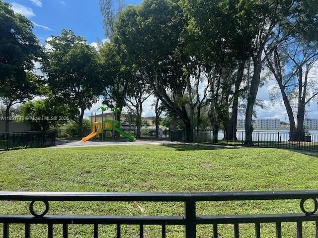 Недавно арендовано: $2,200 (2 спален, 2 ванн, 960 Квадратных фут)