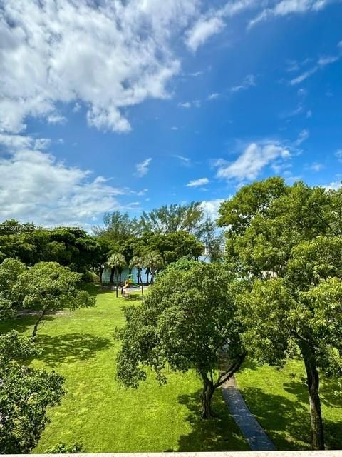 Недавно арендовано: $2,200 (2 спален, 2 ванн, 960 Квадратных фут)