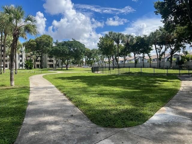 Недавно арендовано: $2,200 (2 спален, 2 ванн, 960 Квадратных фут)