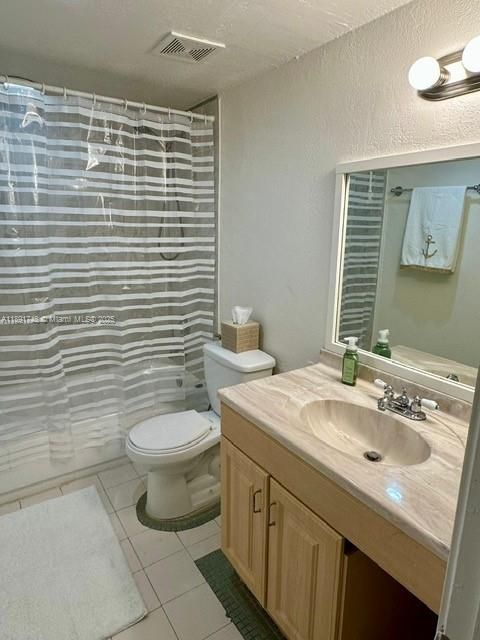 Недавно арендовано: $2,200 (2 спален, 2 ванн, 960 Квадратных фут)