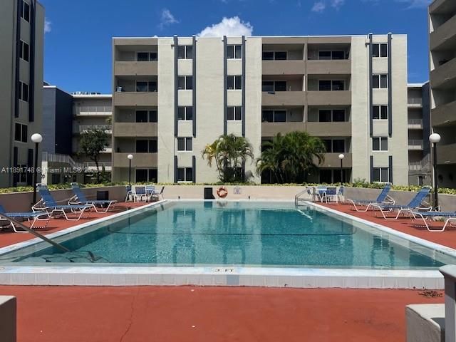 Недавно арендовано: $2,200 (2 спален, 2 ванн, 960 Квадратных фут)