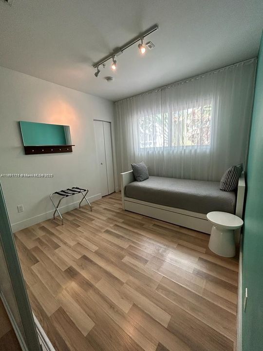 For Sale: $438,000 (2 beds, 1 baths, 809 Square Feet)