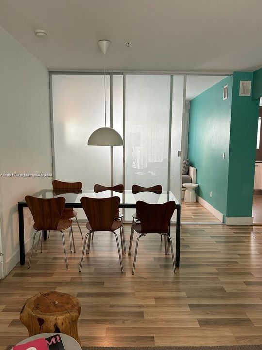 For Sale: $438,000 (2 beds, 1 baths, 809 Square Feet)