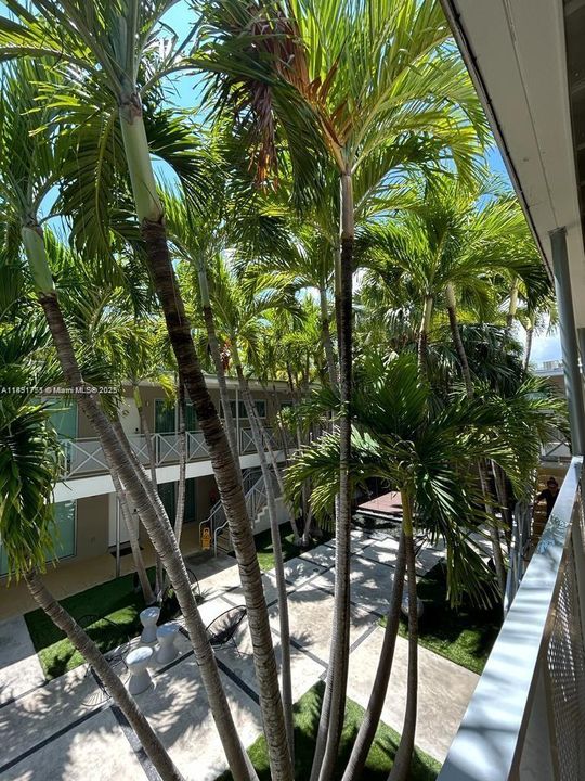 For Sale: $438,000 (2 beds, 1 baths, 809 Square Feet)