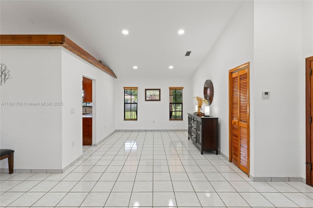 En Venta: $1,750,000 (4 camas, 3 baños, 2126 Pies cuadrados)