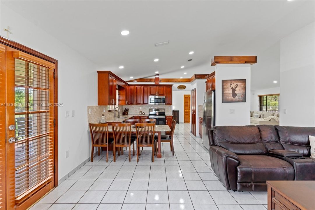 En Venta: $1,750,000 (4 camas, 3 baños, 2126 Pies cuadrados)