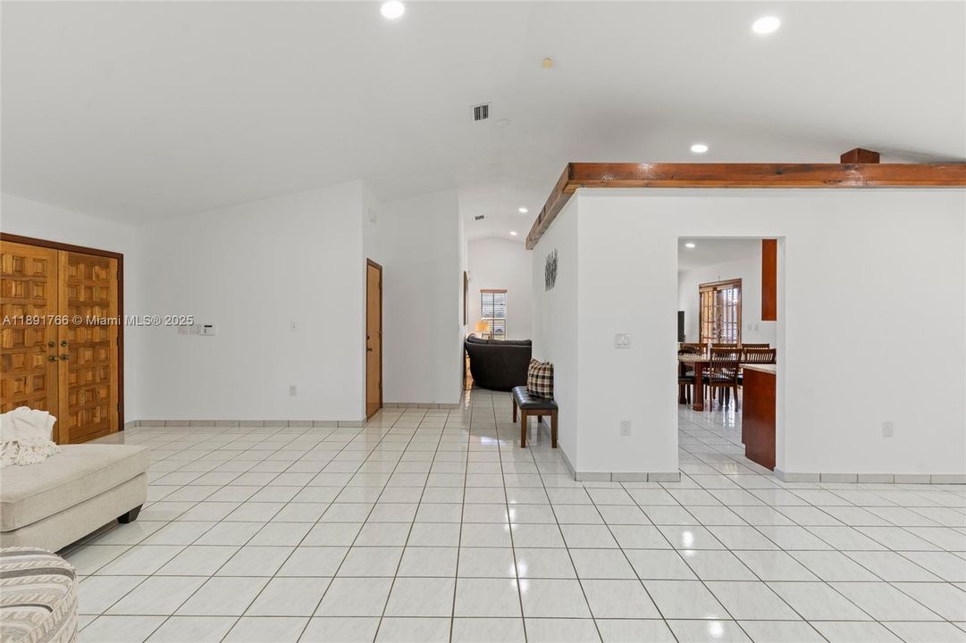 En Venta: $1,750,000 (4 camas, 3 baños, 2126 Pies cuadrados)