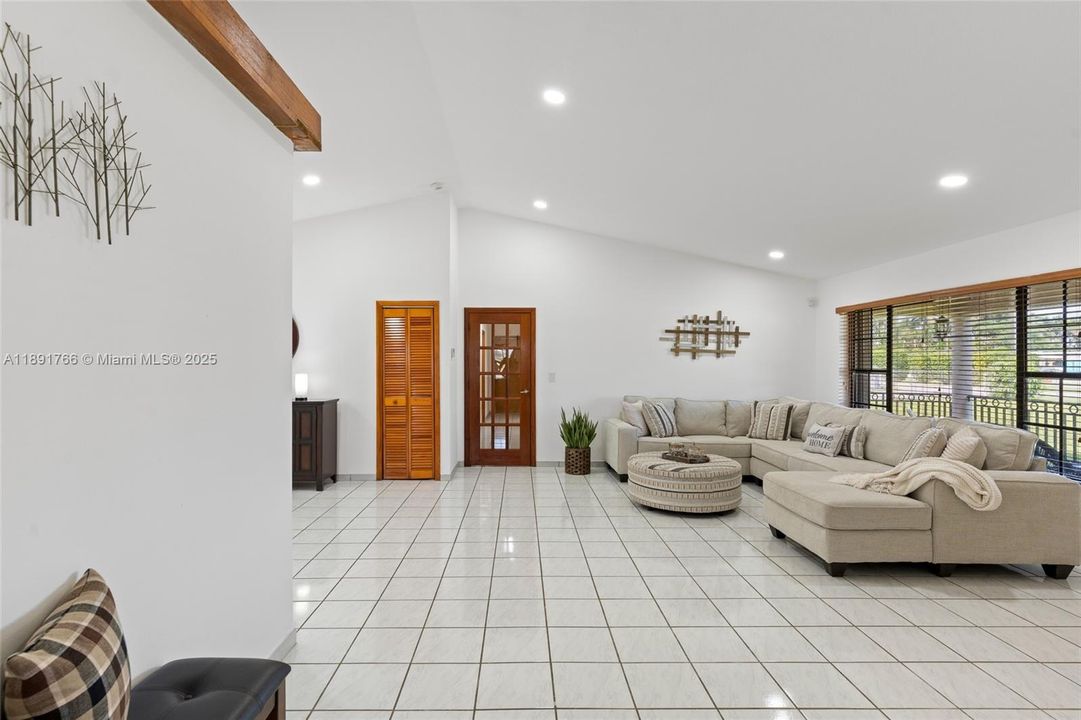 En Venta: $1,750,000 (4 camas, 3 baños, 2126 Pies cuadrados)